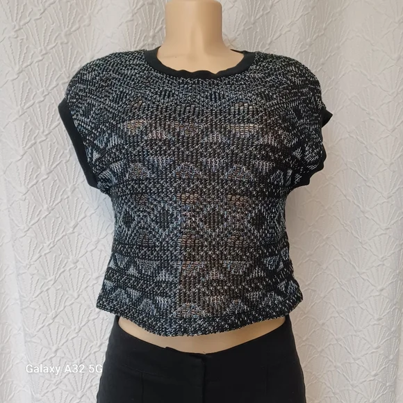 Zara Women Sz S Black and Gray Patterned Crop Top The label is missing, look at - Picture 1 of 12